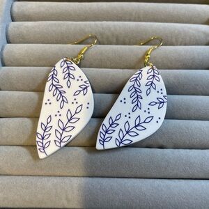 Blue and White Porcelain Style Acrylic Blue Eardrops Elegant Geometric Earrings